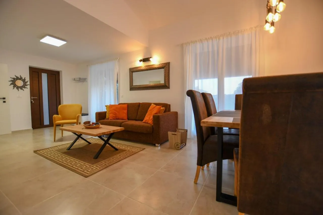 Villa Ariya