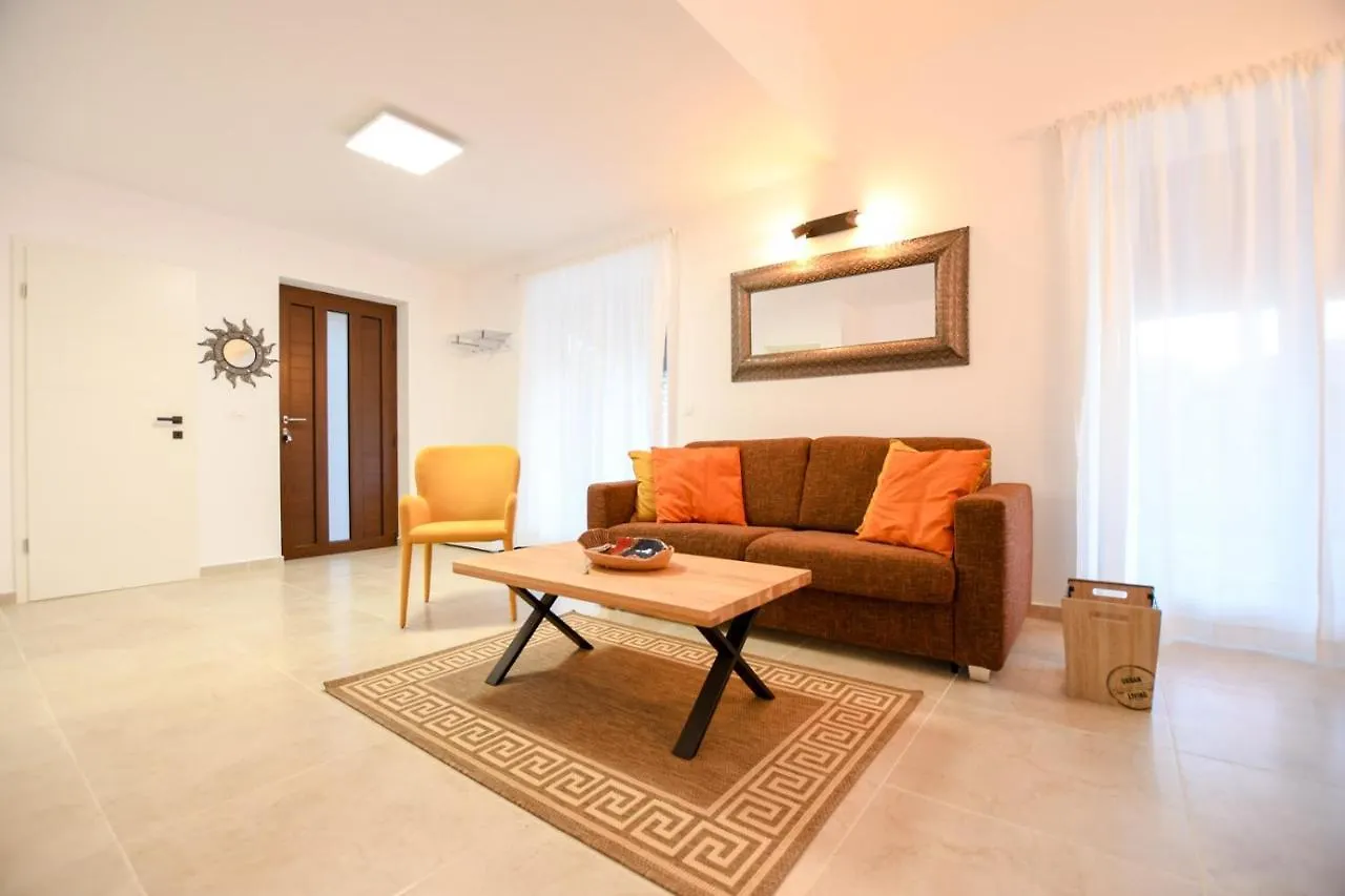 Villa Ariya 0*, Umago