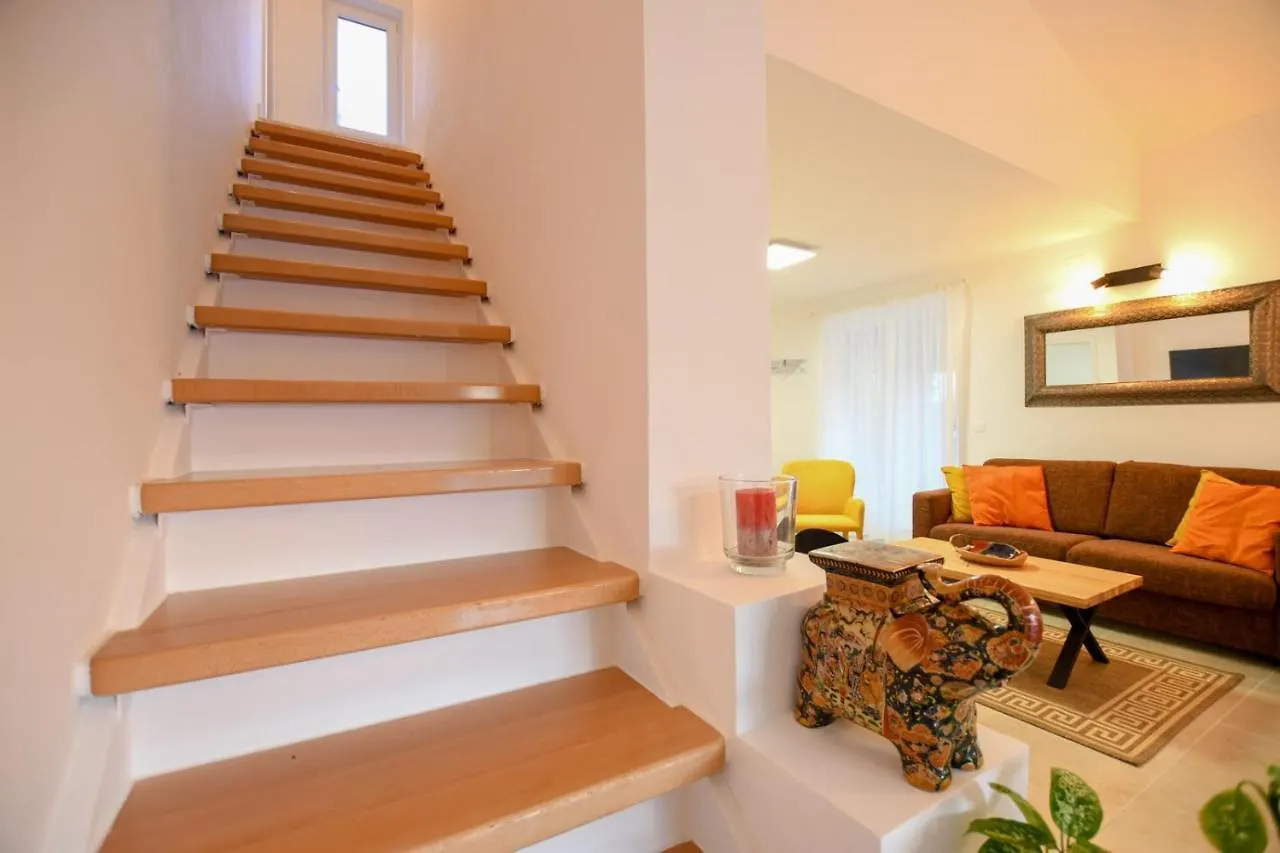 Villa Ariya