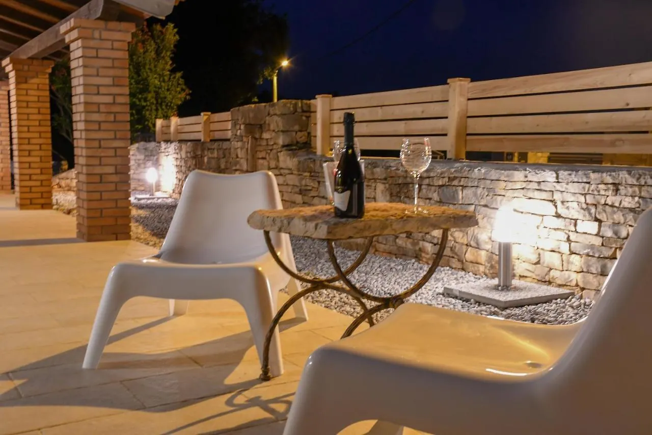 Villa Ariya