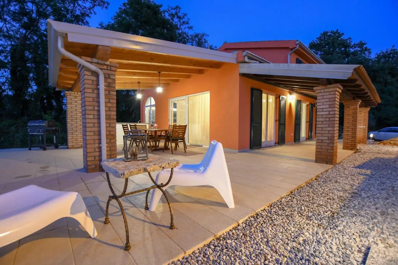 Villa Ariya 0*, Umag