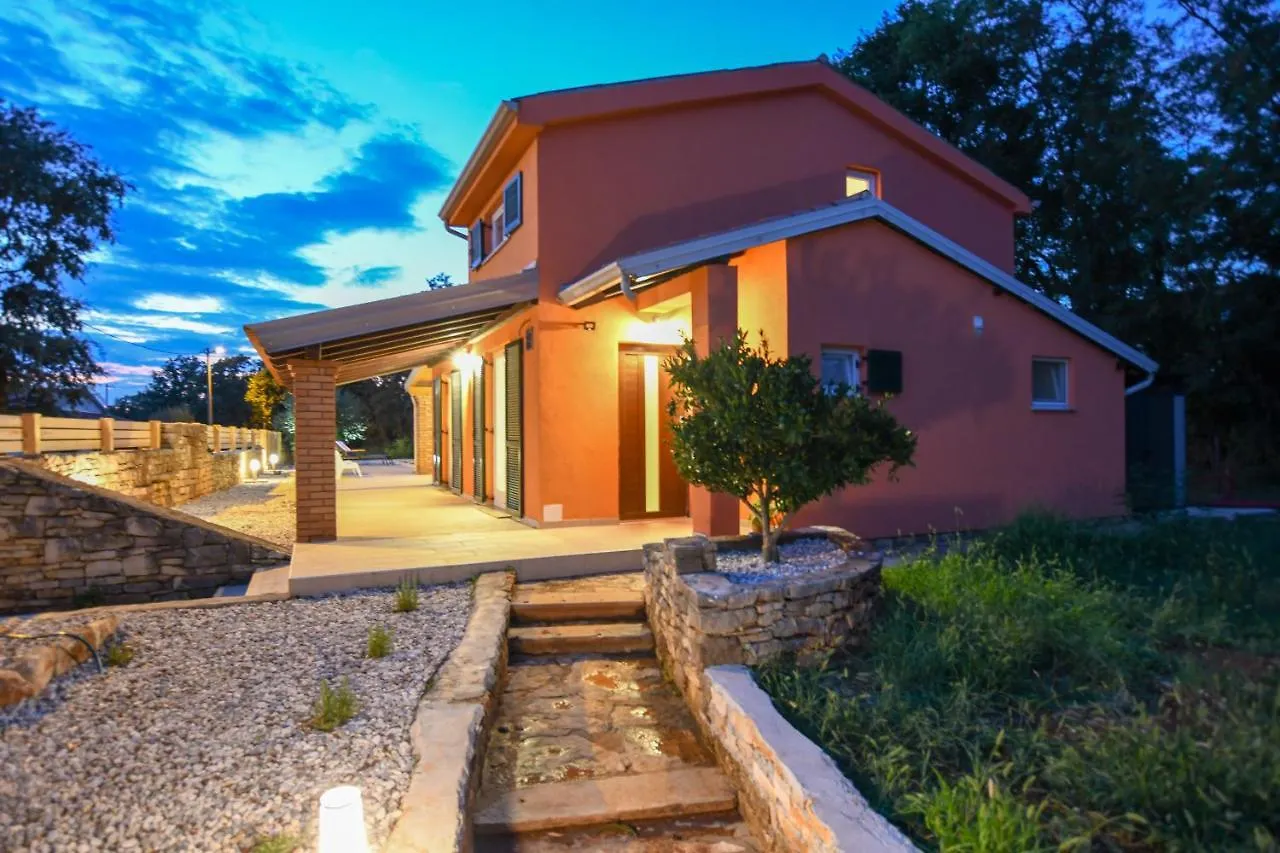 Villa Ariya