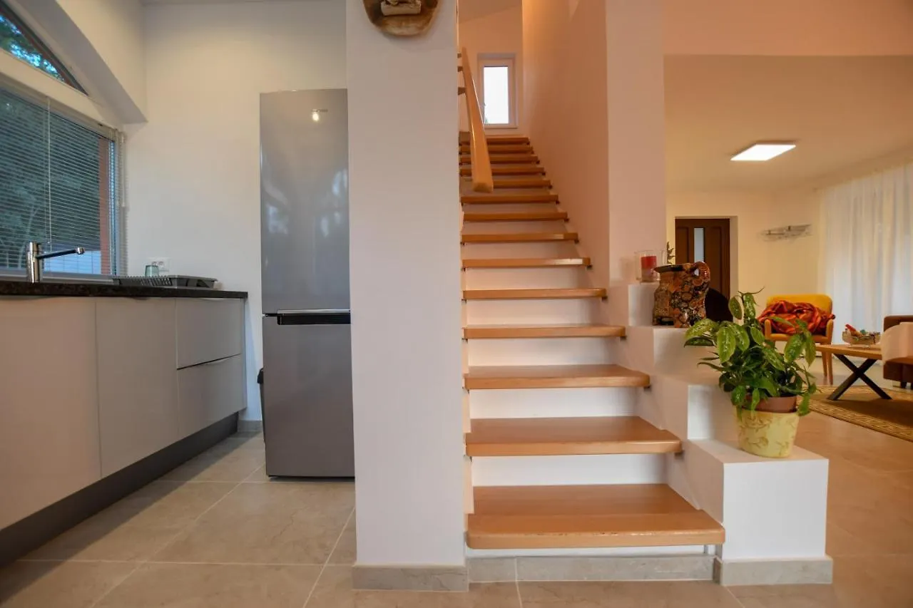 Villa Ariya